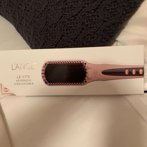 L’ange hairbrush straightener. NWOT
